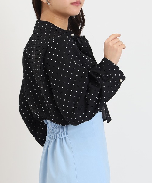 ASTORIA ODIER（アストリアオディール）の「２way ドット柄ボウタイブラウス(UVカット/接触冷感)（シャツ/ブラウス・レディース・ホワイト/ブラック・MEDIUM/LARGE）」の13枚目の写真
