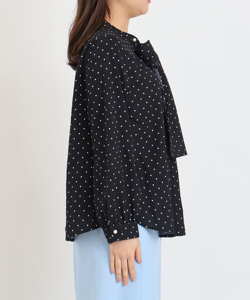 ASTORIA ODIER（アストリアオディール）の「２way ドット柄ボウタイブラウス(UVカット/接触冷感)（シャツ/ブラウス・レディース・ホワイト/ブラック・MEDIUM/LARGE）」の16枚目の写真