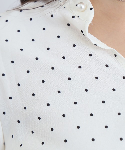 ASTORIA ODIER（アストリアオディール）の「２way ドット柄ボウタイブラウス(UVカット/接触冷感)（シャツ/ブラウス・レディース・ホワイト/ブラック・MEDIUM/LARGE）」の19枚目の写真