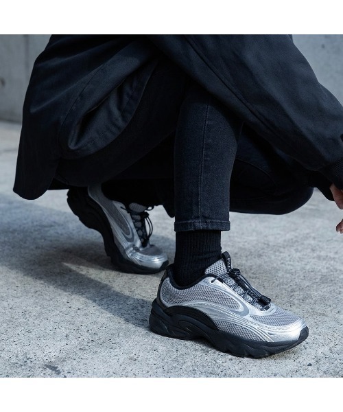 FILA(フィラ)の「PANTERA 99/25 / パンテラ99/25 / カジュアルスニーカー(スニーカー・メンズ・シルバー・25.5cm/27.5cm/24.5cm/29.0cm/28.0cm/27.0cm/26.5cm/26.0cm/25.0cm/24.0cm/23.5cm/23.0cm)」の1枚目の写真
