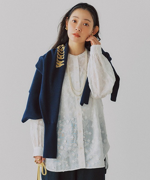 studio CLIP（スタディオクリップ）の「3Dレースバンドカラーシャツ（シャツ/ブラウス・レディース・ネイビー/オフホワイト/ライトグレー・FREE）」の2枚目の写真