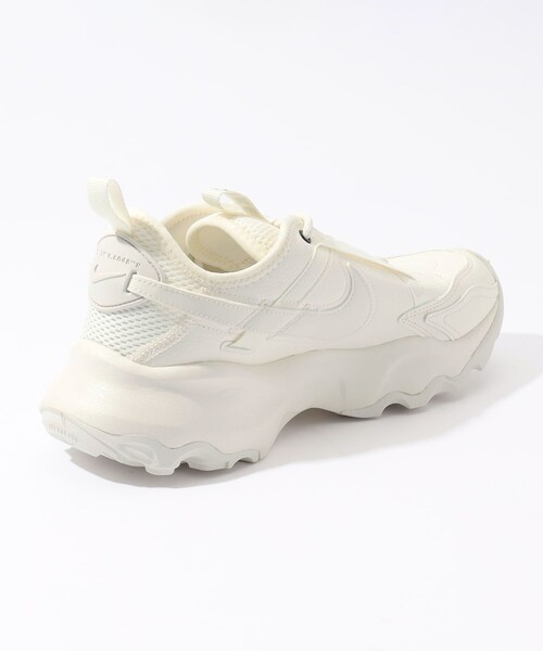 NIKE(ナイキ)の「Nike TC7900 スニーカー(スニーカー・レディース・ホワイト・23/24/25)」の5枚目の写真