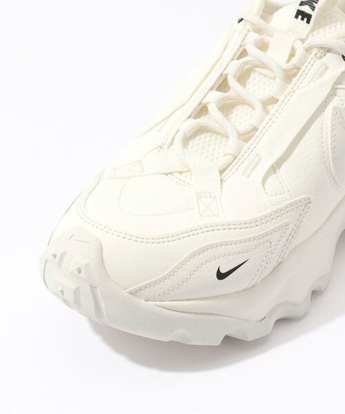 NIKE(ナイキ)の「Nike TC7900 スニーカー(スニーカー・レディース・ホワイト・23/24/25)」の6枚目の写真