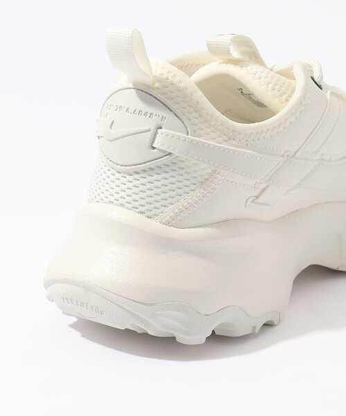 NIKE(ナイキ)の「Nike TC7900 スニーカー(スニーカー・レディース・ホワイト・23/24/25)」の7枚目の写真