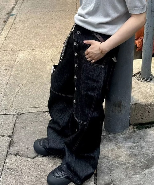 B.R.U（ブル）の「アシンメトリーボタンデニムパンツ（デニムパンツ・メンズ・ブラック・MEDIUM/LARGE）」の4枚目の写真