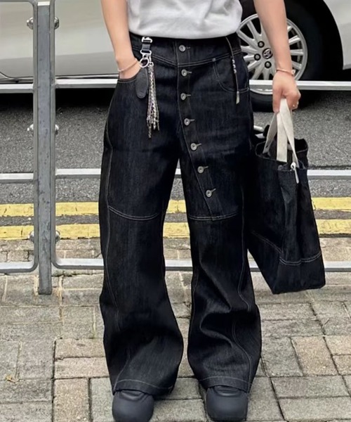 B.R.U（ブル）の「アシンメトリーボタンデニムパンツ（デニムパンツ・メンズ・ブラック・MEDIUM/LARGE）」の2枚目の写真