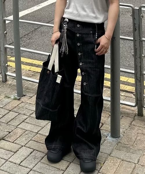 B.R.U（ブル）の「アシンメトリーボタンデニムパンツ（デニムパンツ・メンズ・ブラック・MEDIUM/LARGE）」の3枚目の写真