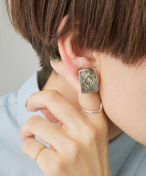 ear PAPILLONNER(イアパピヨネ)の「《スターリングシルバー使用》スタンプコンチョイヤリング(イヤリング・レディース・シルバー系その他/シルバー系その他2・FREE)」の1枚目の写真