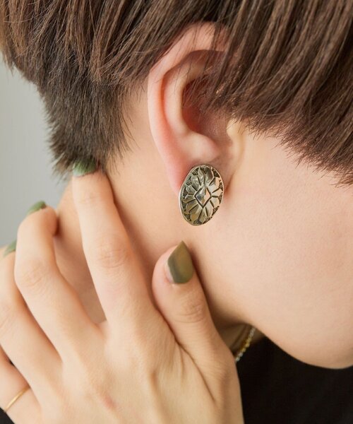 ear PAPILLONNER(イアパピヨネ)の「《スターリングシルバー使用》スタンプコンチョイヤリング(イヤリング・レディース・シルバー系その他/シルバー系その他2・FREE)」の2枚目の写真