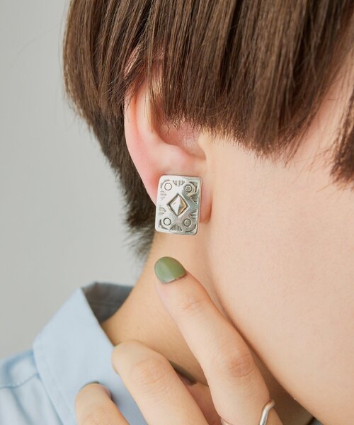 ear PAPILLONNER(イアパピヨネ)の「《スターリングシルバー使用》スタンプコンチョイヤリング(イヤリング・レディース・シルバー系その他/シルバー系その他2・FREE)」の6枚目の写真