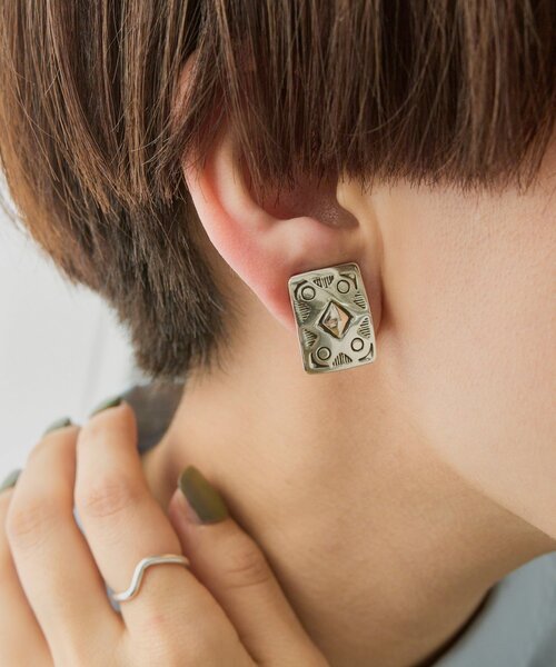 ear PAPILLONNER(イアパピヨネ)の「《スターリングシルバー使用》スタンプコンチョイヤリング(イヤリング・レディース・シルバー系その他/シルバー系その他2・FREE)」の8枚目の写真