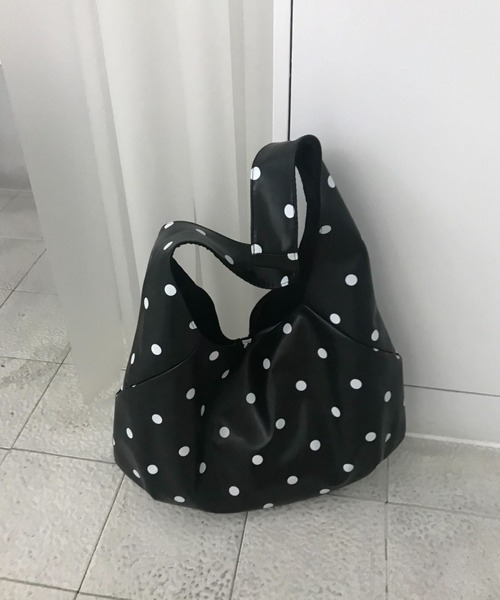 SHEPP(シープ)の「【大容量・A4対応】ドットワンショルダーバッグ / 通勤・通学 ドット柄(ショルダーバッグ・レディース・ブラック・F)」の8枚目の写真