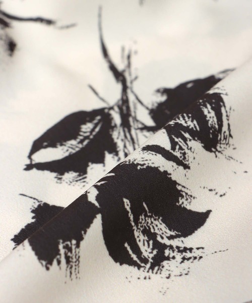 Jines（ジネス）の「単色プリント長袖ワンピース（ワンピース・レディース・グリーン/ベージュ/ネイビー・38）」の11枚目の写真