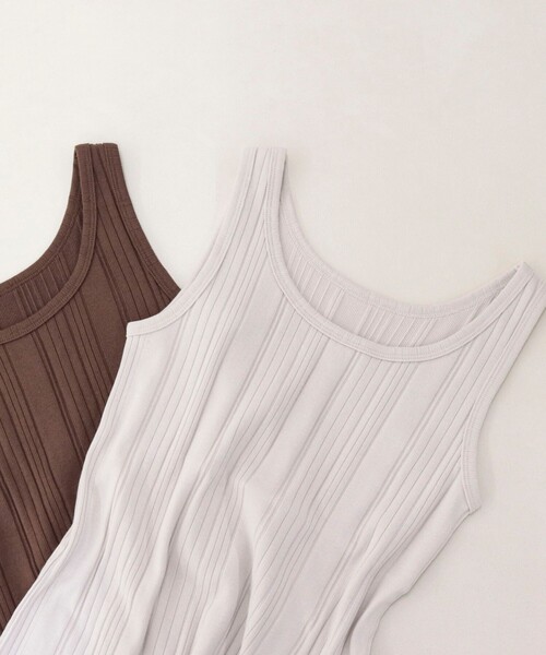 fredy emue(フレディエミュ)の「ランダムテレコタンクトップ(タンクトップ・レディース・オフホワイト/ブラック/グレイッシュベージュ/ライトグリーン/ブラウン・38)」の4枚目の写真