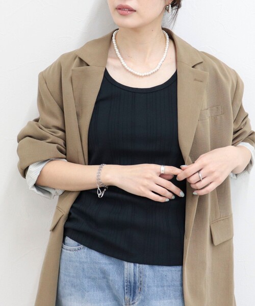 fredy emue(フレディエミュ)の「ランダムテレコタンクトップ(タンクトップ・レディース・オフホワイト/ブラック/グレイッシュベージュ/ライトグリーン/ブラウン・38)」の9枚目の写真