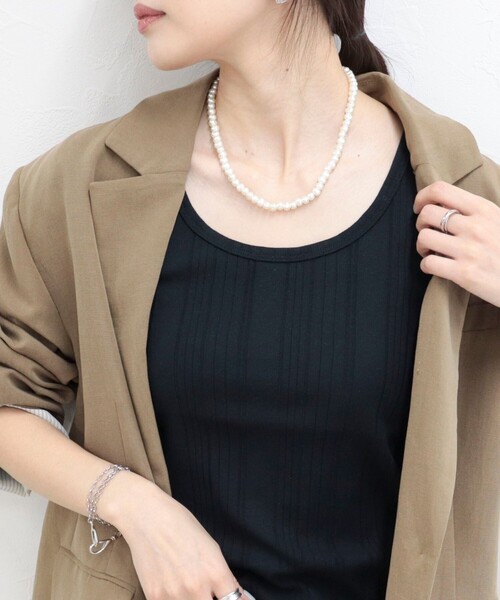 fredy emue(フレディエミュ)の「ランダムテレコタンクトップ(タンクトップ・レディース・オフホワイト/ブラック/グレイッシュベージュ/ライトグリーン/ブラウン・38)」の11枚目の写真