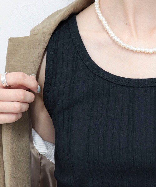 fredy emue(フレディエミュ)の「ランダムテレコタンクトップ(タンクトップ・レディース・オフホワイト/ブラック/グレイッシュベージュ/ライトグリーン/ブラウン・38)」の12枚目の写真