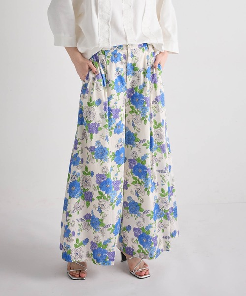 ATSURO TAYAMA(アツロウタヤマ)の「フラワープリント柄ガウチョパンツ(その他パンツ・レディース・ブルー系その他・M)」の1枚目の写真