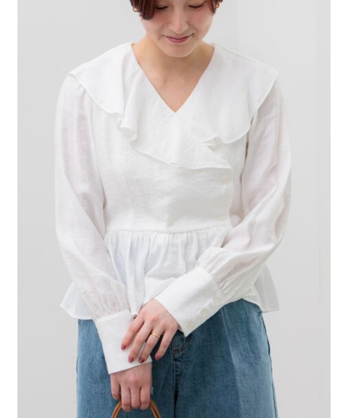 Te chichi(テチチ)の「ラッフルフリルペプラムブラウス(シャツ/ブラウス・レディース・ホワイト/サックスブルー/ネイビー・F)」の1枚目の写真