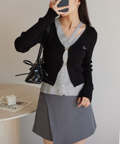 MAISON DE THERESE(メゾン ド テレーズ)の「レイヤード風 バイカラー長袖ニットカーディガン(カーディガン/ボレロ・レディース・ブラック/グレー・FREE)」の10枚目の写真