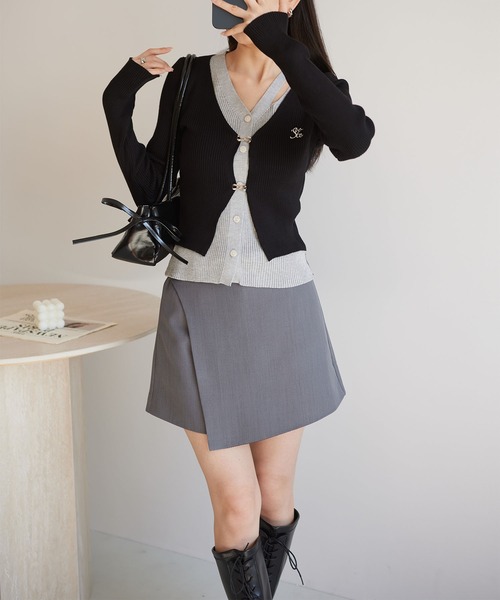 MAISON DE THERESE(メゾン ド テレーズ)の「レイヤード風 バイカラー長袖ニットカーディガン(カーディガン/ボレロ・レディース・ブラック/グレー・FREE)」の13枚目の写真