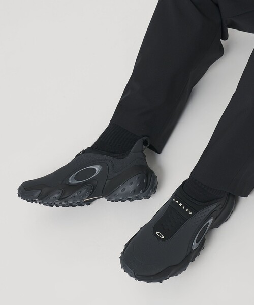 OAKLEY(オークリー)の「<OAKLEY>EDGE ICON スニーカー(スニーカー・メンズ・ブラック・10/8/9)」の2枚目の写真