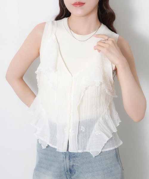 Riberry(リベリー)の「小花刺繍シアーフリル楊柳ビスチェ/キャミ(キャミソール・レディース・キャメル/アイボリー/ブラック・FREE)」の2枚目の写真