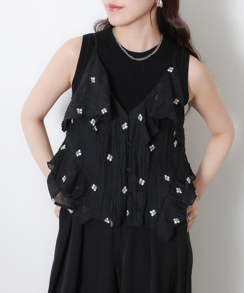 Riberry(リベリー)の「小花刺繍シアーフリル楊柳ビスチェ/キャミ(キャミソール・レディース・キャメル/アイボリー/ブラック・FREE)」の3枚目の写真