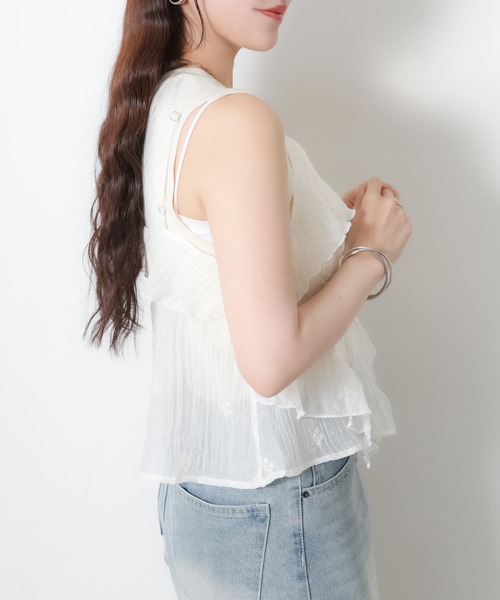 Riberry(リベリー)の「小花刺繍シアーフリル楊柳ビスチェ/キャミ(キャミソール・レディース・キャメル/アイボリー/ブラック・FREE)」の16枚目の写真
