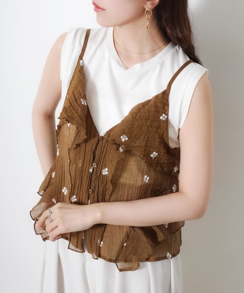 Riberry(リベリー)の「小花刺繍シアーフリル楊柳ビスチェ/キャミ(キャミソール・レディース・キャメル/アイボリー/ブラック・FREE)」の11枚目の写真