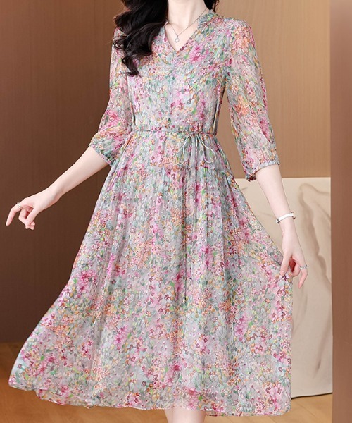 LUCPY(ラクピー)の「マルチフラワープリントVネックシフォンワンピース(ワンピース・レディース・ピンク・XX-LARGE/X-LARGE/LARGE/MEDIUM)」の3枚目の写真