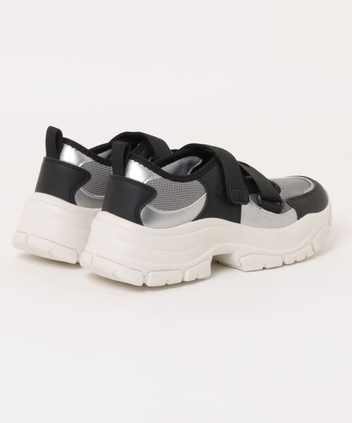 GAP(ギャップ)の「【GAP】スニーカーサンダル(サンダル・レディース・ブラック×カーキ/シルバー×ブラック/ブラック・M/S/L/LL)」の5枚目の写真