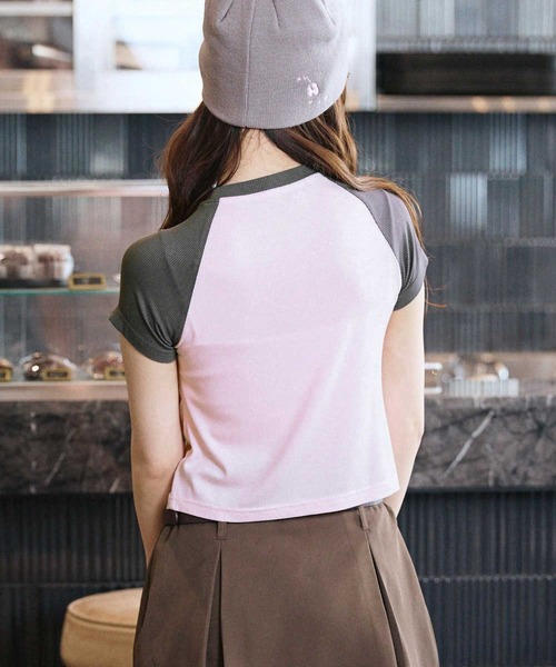 muet.（ミュエ）の「ロゴ刺繍配色ラグランコンパクトＴシャツ（Tシャツ/カットソー・レディース・ピンク/ブルー・MEDIUM/LARGE）」の4枚目の写真