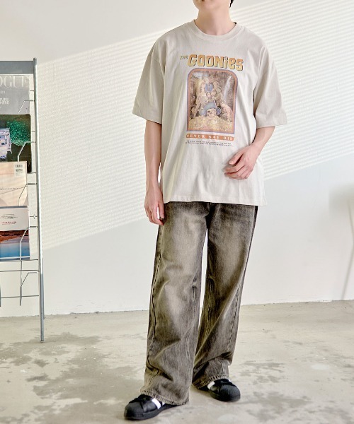 SILVER BULLET(シルバーバレット)の「『SILVER BULLET SELECT AP/シルバーバレットセレクト』The Goonies/グーニーズ ポスターTEE(Tシャツ/カットソー・レディース・スミクロ/アイボリー・LL/L/M)」の3枚目の写真