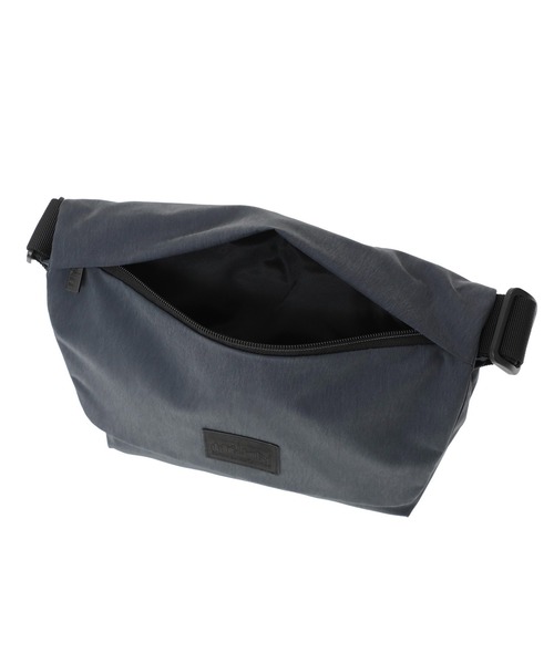 Manhattan Portage BLACK LABEL（マンハッタンポーテージ　ブラックレーベル）の「IRVING MESSENGER BAG (LG) CURIO W/CURIO BINDING（メッセンジャーバッグ・メンズ・ダークグレー/カーキ/ブラウン・SMALL）」の9枚目の写真