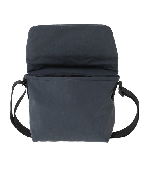 Manhattan Portage BLACK LABEL（マンハッタンポーテージ　ブラックレーベル）の「IRVING MESSENGER BAG (LG) CURIO W/CURIO BINDING（メッセンジャーバッグ・メンズ・ダークグレー/カーキ/ブラウン・SMALL）」の13枚目の写真