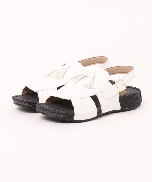 Piedi Nudi(ピエディヌーディ)の「<SHOP select> もちもちクッション タッセルサンダル(サンダル・レディース・アッシュブラウン/ブラック/ホワイト・LL/L/M/S)」の1枚目の写真