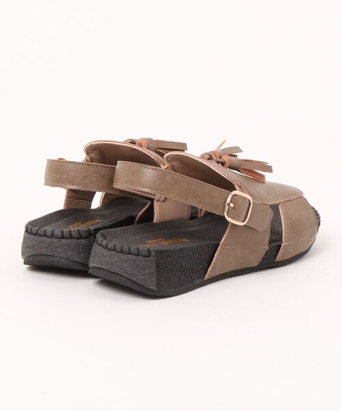 Piedi Nudi(ピエディヌーディ)の「<SHOP select> もちもちクッション タッセルサンダル(サンダル・レディース・アッシュブラウン/ブラック/ホワイト・LL/L/M/S)」の4枚目の写真