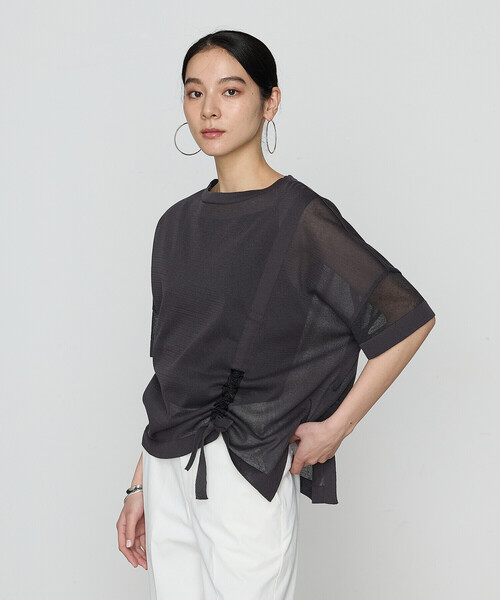 Gabardine K.T(ギャバジンケーティー)の「オーガニックコットン×リサイクルPe ドローストリングシアーセーター(ニット/セーター・レディース・チャコール・9号)」の14枚目の写真