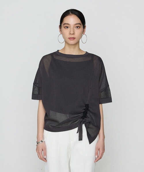 Gabardine K.T(ギャバジンケーティー)の「オーガニックコットン×リサイクルPe ドローストリングシアーセーター(ニット/セーター・レディース・チャコール・9号)」の9枚目の写真