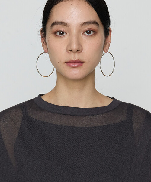 Gabardine K.T(ギャバジンケーティー)の「オーガニックコットン×リサイクルPe ドローストリングシアーセーター(ニット/セーター・レディース・チャコール・9号)」の6枚目の写真