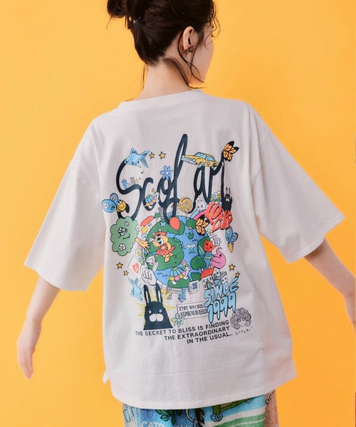 ScoLar(スカラー)の「ScoLar(スカラー) カートゥーン風 スカラーワールド柄Tシャツ(Tシャツ/カットソー・レディース・オフホワイト/チャコールグレー/イエロー/ピンク・MEDIUM)」の1枚目の写真