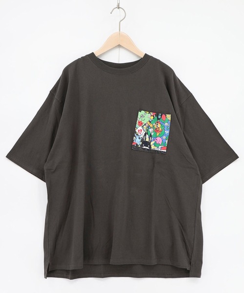 ScoLar(スカラー)の「ScoLar(スカラー) カートゥーン風 スカラーワールド柄Tシャツ(Tシャツ/カットソー・レディース・オフホワイト/チャコールグレー/イエロー/ピンク・MEDIUM)」の2枚目の写真