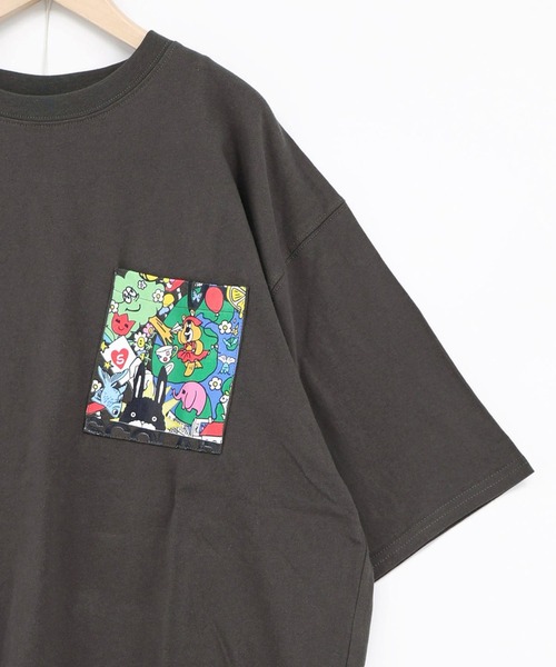 ScoLar(スカラー)の「ScoLar(スカラー) カートゥーン風 スカラーワールド柄Tシャツ(Tシャツ/カットソー・レディース・オフホワイト/チャコールグレー/イエロー/ピンク・MEDIUM)」の18枚目の写真