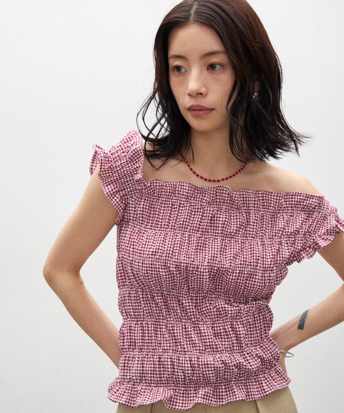 Lutim by u(ルチバイユー)の「シャーリング2wayキャミトップス(Tシャツ/カットソー・レディース・ブルー/レッド/ブラック/ホワイト・FREE)」の4枚目の写真