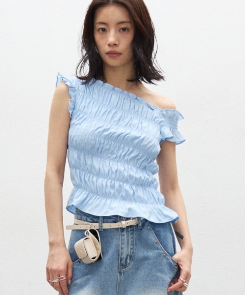 Lutim by u(ルチバイユー)の「シャーリング2wayキャミトップス(Tシャツ/カットソー・レディース・ブルー/レッド/ブラック/ホワイト・FREE)」の3枚目の写真