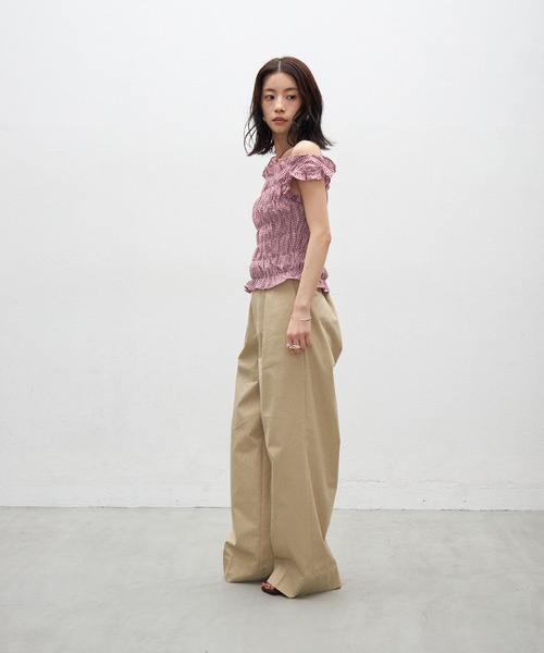 Lutim by u(ルチバイユー)の「シャーリング2wayキャミトップス(Tシャツ/カットソー・レディース・ブルー/レッド/ブラック/ホワイト・FREE)」の16枚目の写真