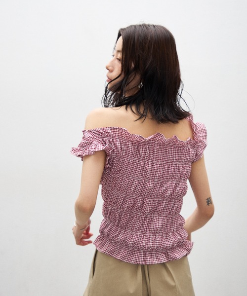 Lutim by u(ルチバイユー)の「シャーリング2wayキャミトップス(Tシャツ/カットソー・レディース・ブルー/レッド/ブラック/ホワイト・FREE)」の11枚目の写真