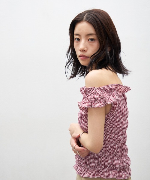 Lutim by u(ルチバイユー)の「シャーリング2wayキャミトップス(Tシャツ/カットソー・レディース・ブルー/レッド/ブラック/ホワイト・FREE)」の13枚目の写真