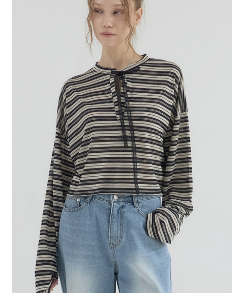 Sorry,Too Much Love(ソーリートゥーマッチラブ)の「Cropped Stripe Loose Fit Collar Top_Black(Tシャツ/カットソー・レディース・その他・FREE)」の3枚目の写真